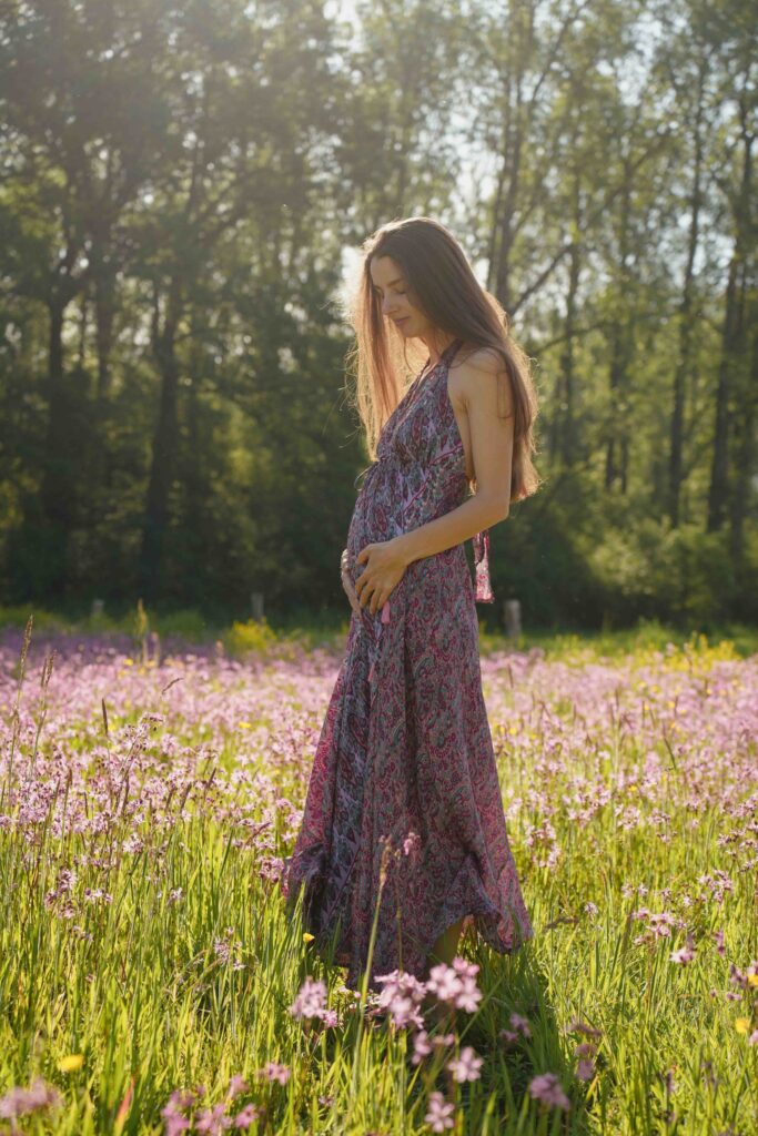 zwangerschaps fotografie bloemenveld